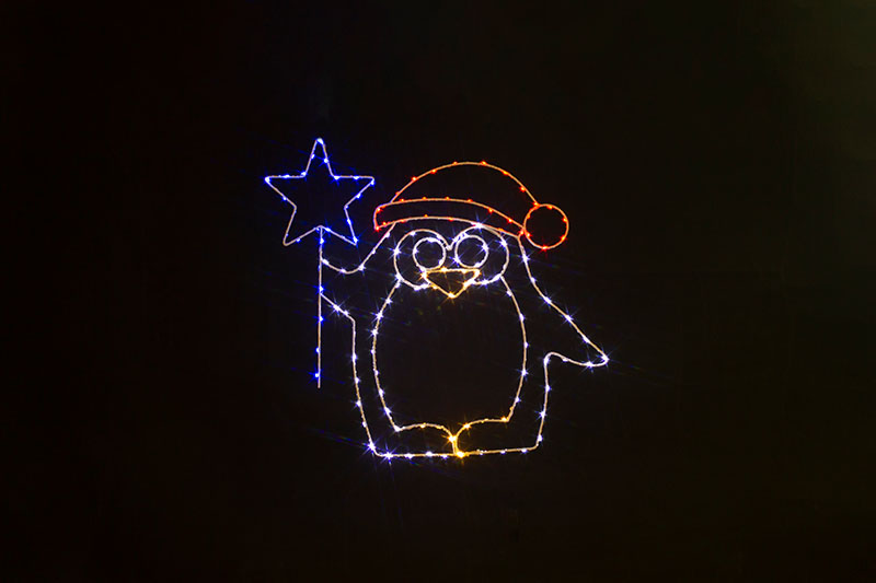 Mehrfarbiger LED Metall Silhouette-Pinguin